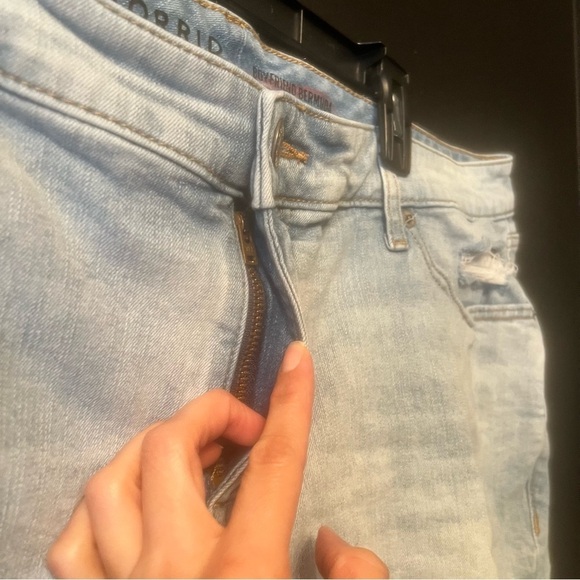 Torrid Light Blue Distressed Denim Shorts size: 20 - Picture 3 of 7